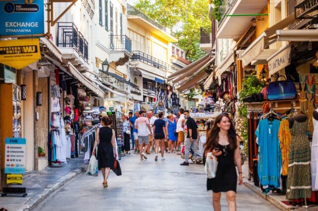 Κίνδυνος να χαθούν εκατομμύρια τουρίστες για την Ελλάδα – Άγνωστη η πορεία του οδικού τουρισμού