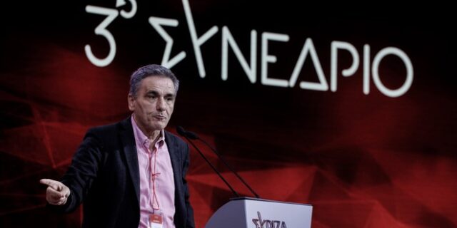 Ο Τσακαλώτος απάντησε στον Πολάκη: Δεν γινόταν μικρότερο “μαξιλάρι”, το αφήσαμε στον ελληνικό λαό, όχι στη ΝΔ