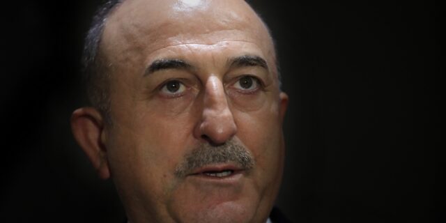 Τσαβούσογλου: “Υπάρχουν χώρες του ΝΑΤΟ που επιθυμούν να συνεχιστεί ο πόλεμος”