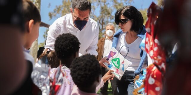 Πρωτοφανές! Το TikTok κατέβασε βίντεο του Α. Τσίπρα από την επίσκεψή του στο Παιδικό Χωριό SOS
