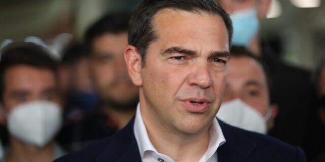 Ο Τσίπρας πλησιάζει