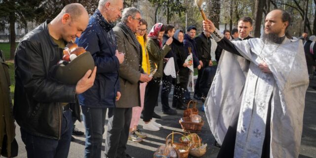 Ουκρανία: Ανάσταση στη σκιά του πολέμου – Συγκλονιστικές εικόνες
