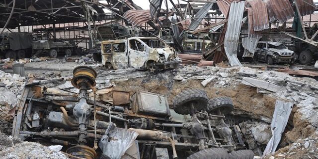 Ουκρανία: Απέραντο νεκροταφείο η Μαριούπολη – Εκτιμήσεις για έως 9.000 αμάχους σε ομαδικό τάφο