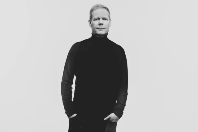 Max Richter: Ποιος είναι ο κορυφαίος μετα-μινιμαλιστής συνθέτης που έρχεται στο Ηρώδειο