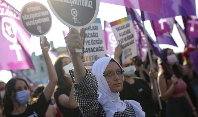 Τουρκία: Εισαγγελέας κλείνει φεμινιστική οργάνωση για “ανήθικες δραστηριότητες”