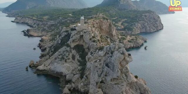 Άγιος Νικόλαος Ηραίου: Το ομορφότερο ξωκλήσι κοντά στην Αττική με θέα που κόβει την ανάσα