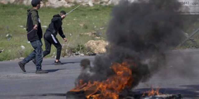 Ισραήλ: Χάος στην Πλατεία των Τεμενών – Επεισόδια Παλαιστινίων με την αστυνομία
