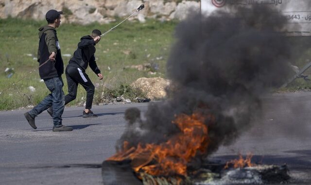 Ισραήλ: Χάος στην Πλατεία των Τεμενών – Επεισόδια Παλαιστινίων με την αστυνομία