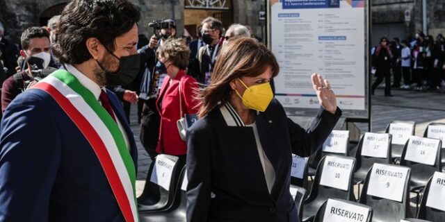 Σακελλαροπούλου: Στα ελληνόφωνα χωριά της Απουλίας η Πρόεδρος της Δημοκρατίας – Θερμή υποδοχή