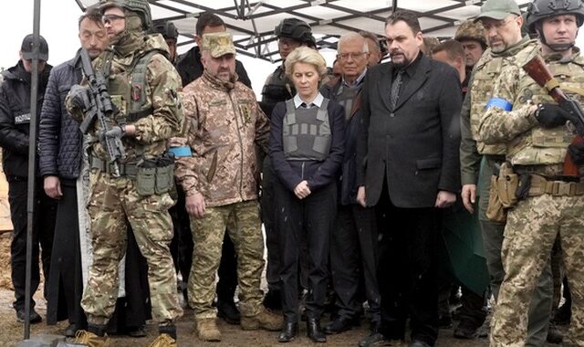 Η Ε.Ε. κλιμακώνει τη ρητορική κατά Ρωσίας: Οι πρώτες αναφορές για “εγκλήματα πολέμου στην Ουκρανία”