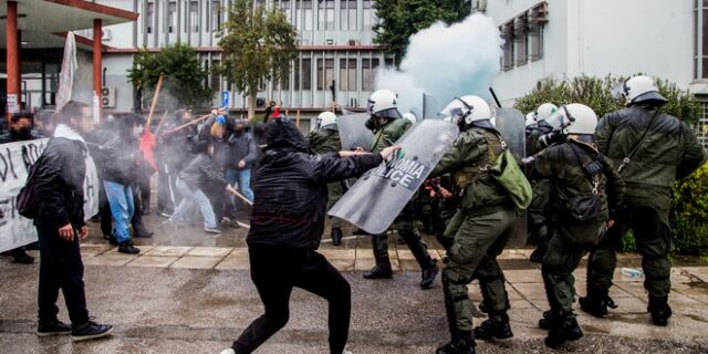 Θεσσαλονίκη: Στον εισαγγελέα οι δύο συλληφθέντες για τα επεισόδια στο ΑΠΘ