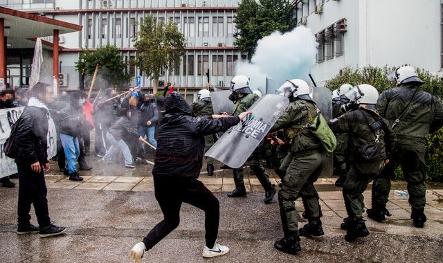 Θεσσαλονίκη: Στον εισαγγελέα οι δύο συλληφθέντες για τα επεισόδια στο ΑΠΘ