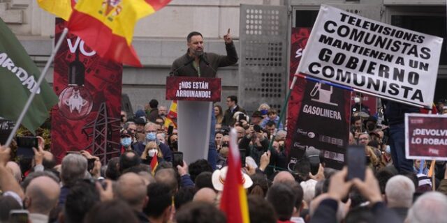 Ισπανία: Ακροδεξιά περιφερειακή κυβέρνηση για πρώτη φορά μετά τη μεταπολίτευση
