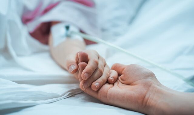 Ηπατίτιδα σε παιδιά: “Αν χρειαστεί μεταμόσχευση ήπατος, το παιδί θα πάει στην Ιταλία”