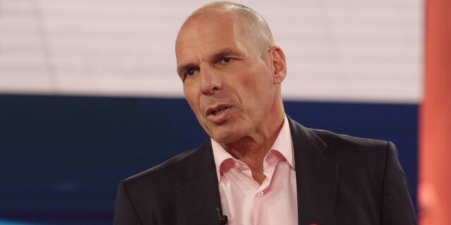 Βαρουφάκης: “Μέγιστο δώρο του Πάσχα, η υπενθύμιση ότι η ζωή δεν το βάζει κάτω”