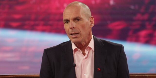 Βαρουφάκης: “Μην επιτρέψουμε να γίνει η Ουκρανία, Αφγανιστάν”