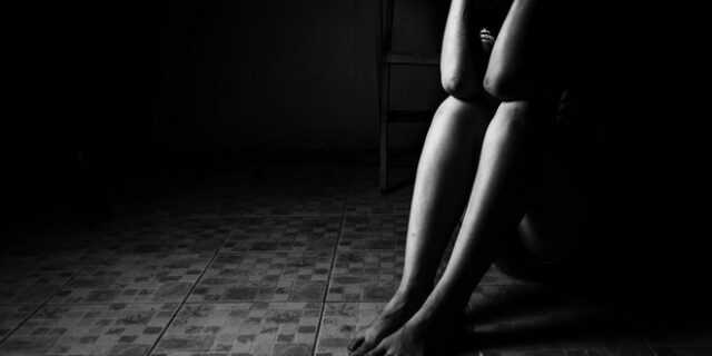 Αλμυρός: 25χρονη κατήγγειλε τον πρώην σύντροφό της για βιασμό σε τουαλέτα μπαρ