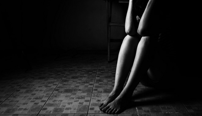 Αλμυρός: 25χρονη κατήγγειλε τον πρώην σύντροφό της για βιασμό σε τουαλέτα μπαρ