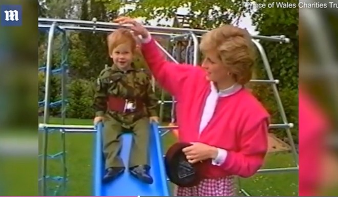 Σπάνιο βίντεο: Η Πριγκίπισσα Νταϊάνα παίζει με τους γιους της το 1986