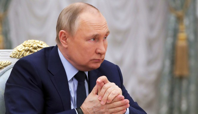 Πούτιν: Ερωτηματικά για την υγεία του – Εμφανίστηκε αδύναμος, πρησμένος και σκυθρωπός