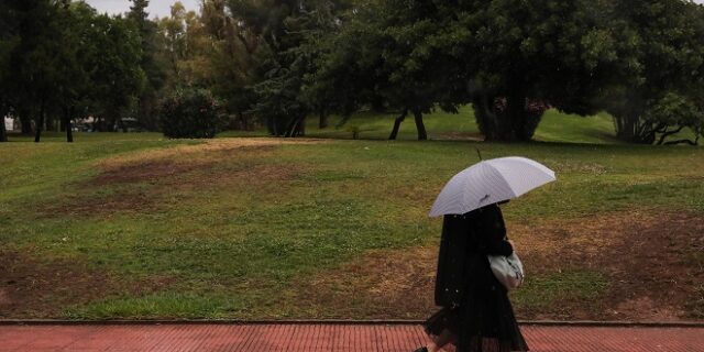 Καιρός Αθήνα: Άστατος καιρός με βροχές η καταιγίδες κυρίως το απόγευμα