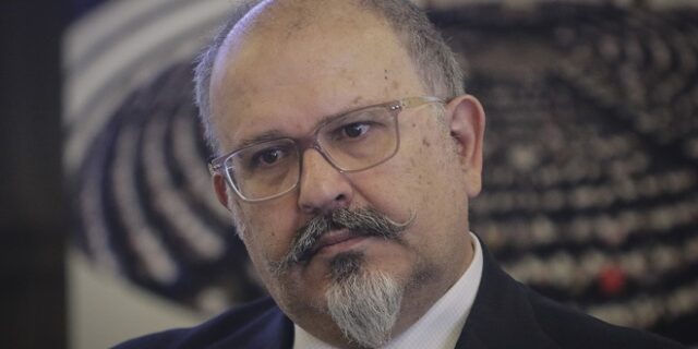 Left Media: Η ανακοίνωση για την αποχώρηση του Νίκου Ξυδάκη από τον σταθμό “Στο Κόκκινο”