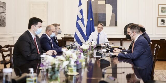 Επιστροφή στα πρωτογενή πλεονάσματα από το 2023 – Oι προβλέψεις του οικονομικού επιτελείου για την επόμενη 5ετια