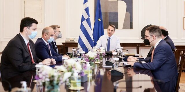 Μητσοτάκης προς υπουργούς: “Όποιος βλέπει πρόωρες εκλογές, να μου το πει να τον απαλλάξω”