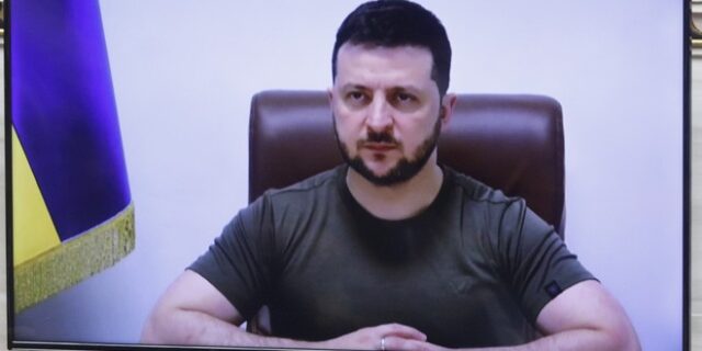 Διπλό ατόπημα από τον Πρόεδρο της Ουκρανίας