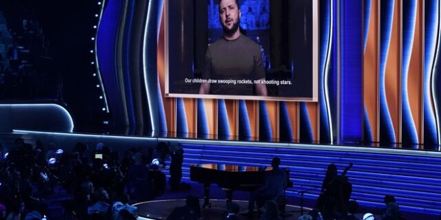 Grammy 2022: Συγκίνησε ο Ζελένσκι με την ομιλία του – “Πείτε την αλήθεια για τον πόλεμο”