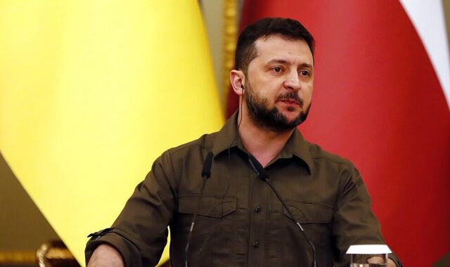 Ζελένσκι: “Η άρνηση του Μακρόν να καταγγείλει μια γενοκτονία μας πληγώνει”