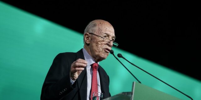 Παρέμβαση Σημίτη: Οι ξένοι αποκτούν τον έλεγχο της οικονομίας μας με τα funds και το real estate