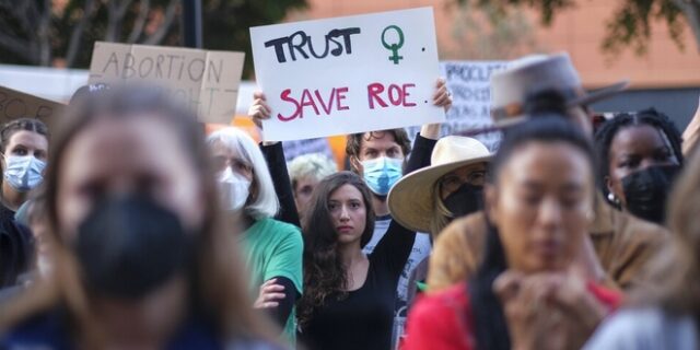 Ο επικεφαλής του ΠΟΥ απευθύνει έκκληση υπέρ του δικαιώματος στην άμβλωση