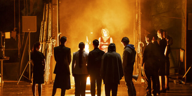 Από Ivo van Hove έως Λυκόφως αλά Dogville: 5+1 ξένες παραστάσεις μαγνητίζουν στην Πειραιώς 260