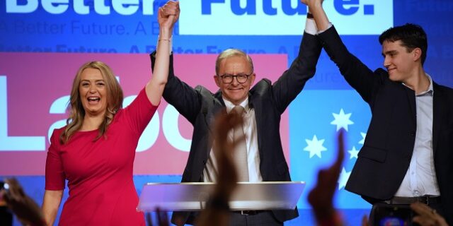 Άντονι Αλμπανέζι: Ποιος είναι ο “Άλμπο”, ο νέος πρωθυπουργός της Αυστραλίας