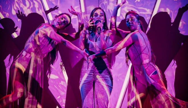 Eurovision: Η απάντηση της Ανδρομάχης για το εάν φορούσε εσώρουχο στο τιρκουάζ χαλί
