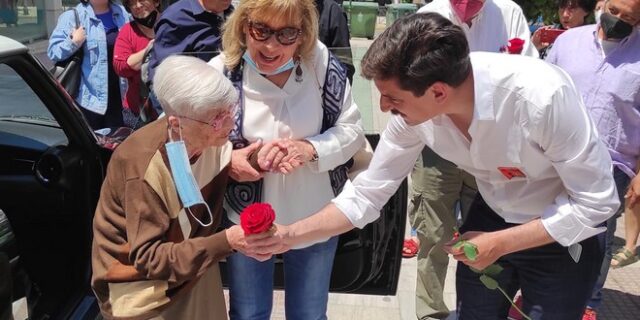 Εκλογές ΣΥΡΙΖΑ: Στην κάλπη 101 ετών αγωνίστρια της Εθνικής Αντίστασης