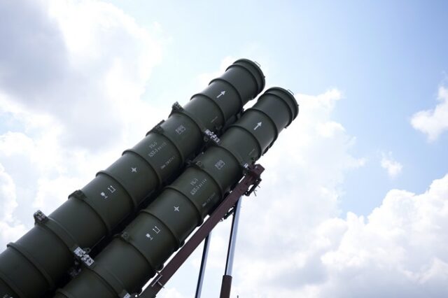 El Pais: Η Ισπανία στέλνει αντιαεροπορικούς πυραύλους στη Λετονία