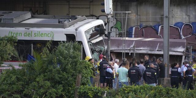 Ισπανία: Σύγκρουση τρένων στη Βαρκελώνη – Ένας νεκρός και 85 τραυματίες