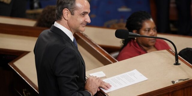 Με “αέρα” Κογκρέσου, αλλά και το “βραχνά” της ακρίβειας, ο Μητσοτάκης ξεκινά περιοδείες