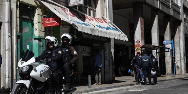 Παρατημένη τσάντα με μολότοφ και βεγγαλικό άρπαξε φωτιά έξω από το Εφετείο