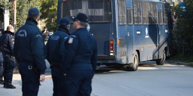 Αδιανόητο: Αποκάλεσε αστυνομικό “καραφλό” και “έφαγε” 11 μήνες φυλακή