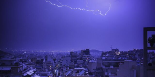 Κακοκαιρία: Βροχές και πλημμύρες στην Αττική – Πού σημειώθηκαν προβλήματα