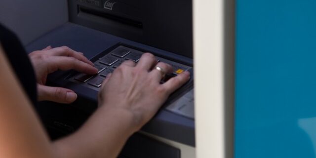 Επιδόματα: Τι πληρώνεται έως τις 9 Ιουλίου