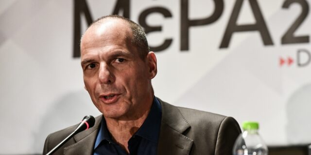 Βαρουφάκης: Το θερμό χειροκρότημα στον πρωθυπουργό έχει μέγα κόστος