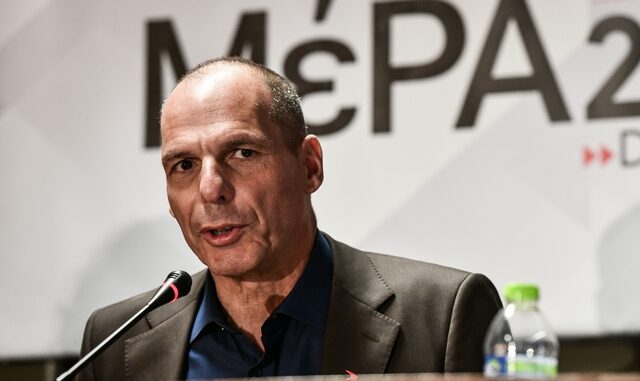 Βαρουφάκης: Το θερμό χειροκρότημα στον πρωθυπουργό έχει μέγα κόστος