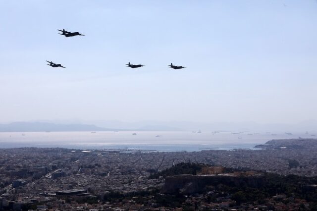 Γιατί πέταξαν αμερικανικά και ελληνικά C-130 πάνω από την Ακρόπολη