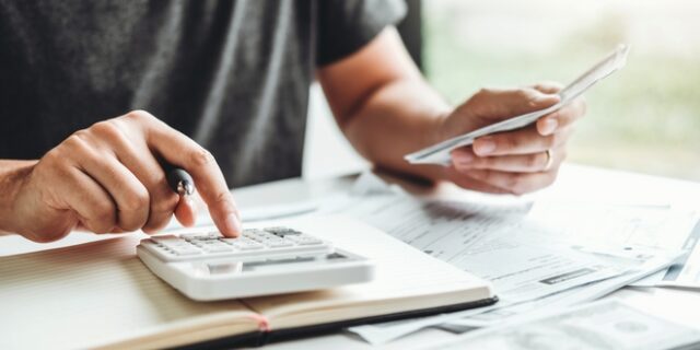 Υποχρεώσεις πληρωμών: Βαρύς λογαριασμός για νοικοκυριά, επαγγελματίες και επιχειρήσεις