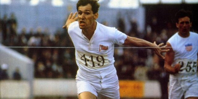 Βαγγέλης Παπαθανασίου: Όταν κέρδισε το Όσκαρ Καλύτερου Τραγουδιού για την ταινία “Δρόμοι της φωτιάς”