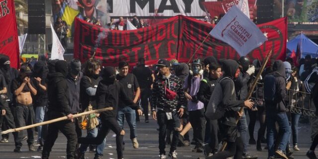 Χιλή: Τρεις τραυματίες από σφαίρες σε διαδήλωση για την Πρωτομαγιά